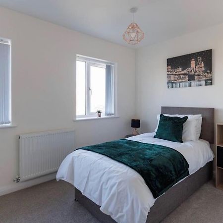 Luxury 3-Bedroom, 2-Bathroom Home Sleeps 7 People Liverpool Exterior foto