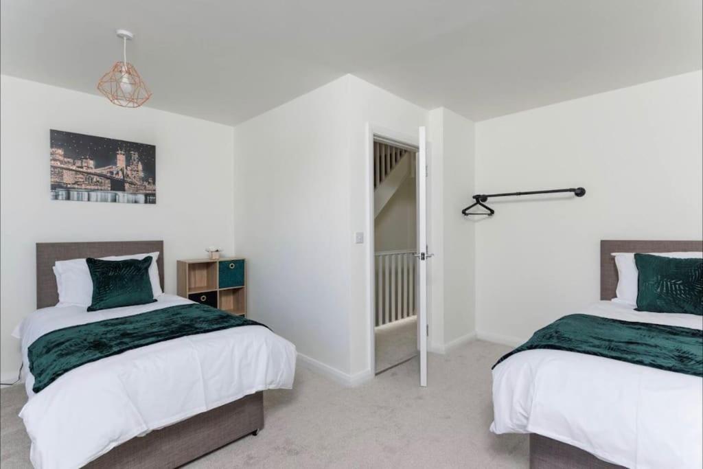 Luxury 3-Bedroom, 2-Bathroom Home Sleeps 7 People Liverpool Exterior foto
