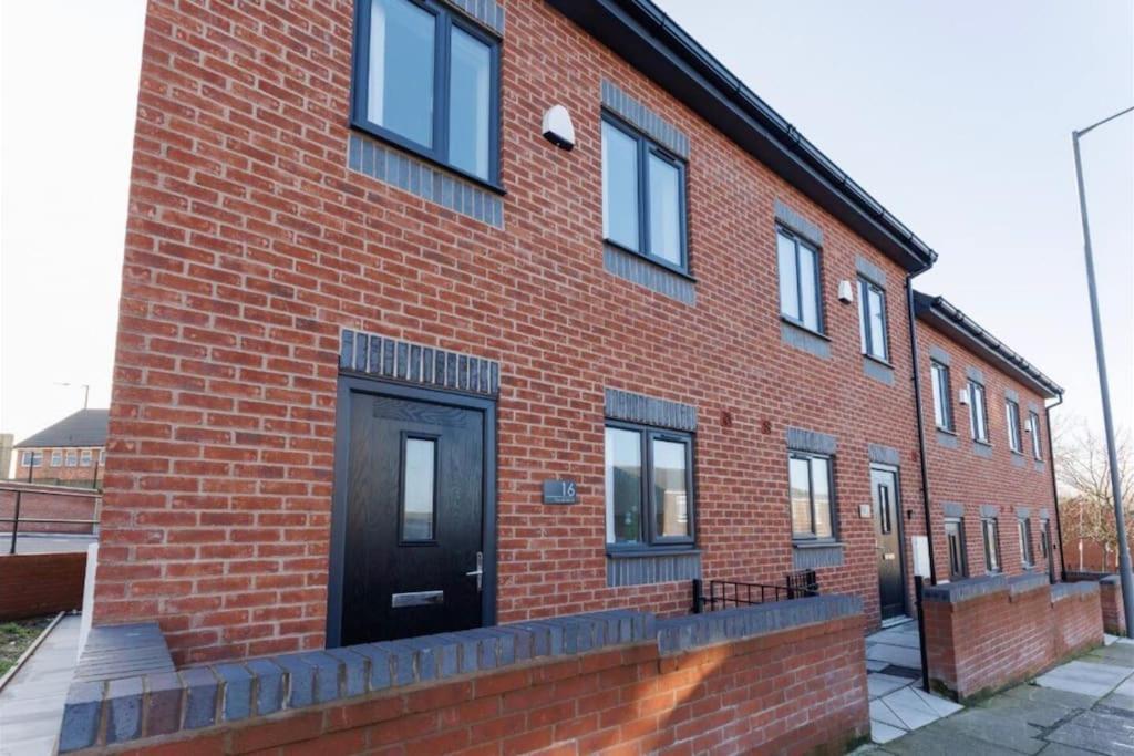 Luxury 3-Bedroom, 2-Bathroom Home Sleeps 7 People Liverpool Exterior foto