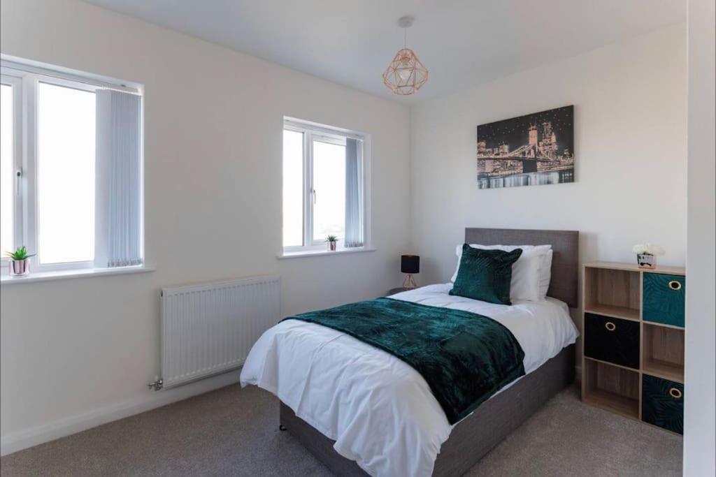 Luxury 3-Bedroom, 2-Bathroom Home Sleeps 7 People Liverpool Exterior foto
