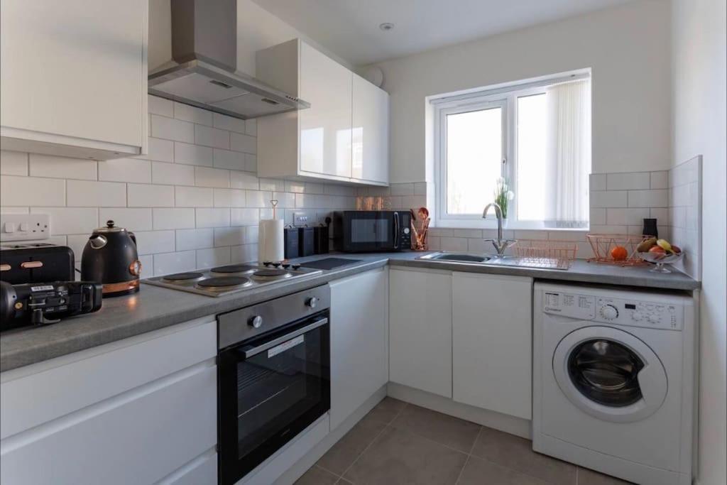 Luxury 3-Bedroom, 2-Bathroom Home Sleeps 7 People Liverpool Exterior foto