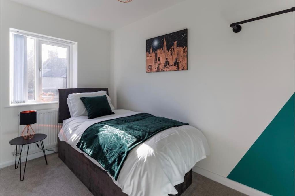 Luxury 3-Bedroom, 2-Bathroom Home Sleeps 7 People Liverpool Exterior foto